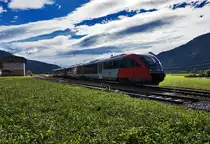 Gegenlichtaufnahme von 5022 027-4 und 5022 021-7  Stadt Wolfsberg , bei der Ausfahrt aus dem, zur Haltestelle degradierten Bahnhof Kirchbach im Gailtal.
Unterwegs waren die Triebwagen als R 4805 von Villach Hbf nach Kötschach-Mauthen. Aufgenommen am 6.9.2016.