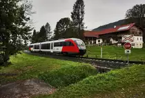 5022 027-4 fährt als R 4814 (Kötschach-Mauthen - Villach Hbf), zwischen Postran und Hermagor vorüber.
Aufgenommen am 6.9.2016,  bei Podlanig.