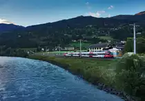 Der eigentlich bei der S-Bahn Steiermark im Einsatz stehende 4024 041-8, hält als S1 4245 (Friesach - Lienz), an der Haltestelle Berg im Drautal.
Aufgenommen am 6.9.2016.