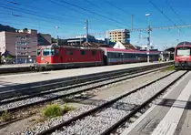 Re 4/4 II 11133 durchfährt mit dem EC 163  Transalpin  (Zürich HB - Graz Hbf), den Bahnhof Pfäffikon SZ.
Aufgenommen am 19.7.2016.
