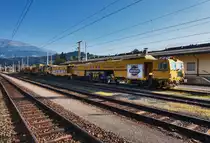 Der Dynamic Stopfexpress 09-4X von Plasser & Theurer, steht am 28.8.2016, im Bahnhof Spittal-Millstättersee.