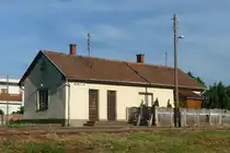 Bahnhofsgebäude der Station Nagyhalasz der 2009 stillgelegten Schmalspurstrecke von Nyiregyhaza nach Dombrad und Balsa, 29. ‎Mai ‎2016 