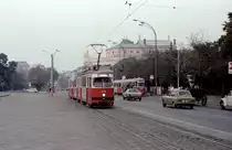 Wien WVB SL D (E1 4719) I, Innere Stadt, Dr.-Karl-Renner-Ring / Parlament im Oktober 1978. - Der GT6 E1 4719 wurde 1969 von SGP hergestellt. Im November 2002 wurde er ausgemustert. Nach der Ausmusterung kam er nach Miskolc. - Scan von einem Farbnegativ. Film: Kodak Kodacolor II (Safety Film 5075). Kamera: Minolta SRT-101.