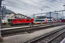 Ge 4/4 II 632  Zizers  schiebt eine Glacier Express-Garnitur, auf ein Abstellgleis im Bahnhof Samedan.
Aufgenommen am 21.7.2016.