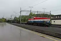 Am 02.06.2015 schob T44 280 von Three T mehrere leere Holzwagen durch den Bahnhof von Narvik in Richtung Güterbahnhof/Hafen.