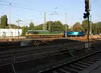 Die Class 66 PB14 von Crossrail kommt als Lokzug aus Belgien und fährt in Aachen-West ein.
Aufgenommen vom Bahnsteig in Aachen-West.
In der Abendsonne am Abend vom 8.9.2016.
