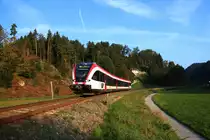 Es ist zwar Quasi vor der Haustüre , trotzdem habe ich bis dato nicht viel Zeit gefunden mich dem Köflacher Ast der GKB zu widmen. Am vergangenen Samstag konnte ich einige Bilder machen . Hier kurz vor der Haltestelle Gaisfeld geht's für den GTW gen Graz . 10.09.2016