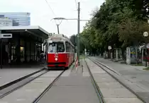 Wien Wiener Linien SL 31 (E2 4069 + c5 1462) I, Innere Stadt, Franz-Josefs-Kai / U-Bahnstation Schottenring (Endstation der SL 31, Einstiegstelle) am 25. Juli 2016.