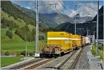 Ge 4/4 III 650  Seewis-Valzeina  mit COOP-Wagen und Postcontainern verlässt Zernez Richtung Vereina und Landquart. (06.09.2016)