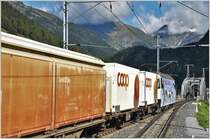 Ge 4/4 III 650  Seewis-Valzeina  mit COOP-Wagen und Postcontainern verlässt Zernez Richtung Vereina und Landquart. (06.09.2016)