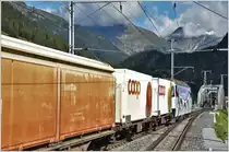 Ge 4/4 III 650  Seewis-Valzeina  mit COOP-Wagen und Postcontainern verlässt Zernez Richtung Vereina und Landquart. (06.09.2016)