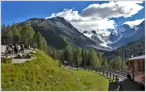 In der Montebellokurve oberhalb Morteratsch bestaunen einige Motorradfahrer den BEX974 sowie das Panorama mit dem Morteratschgletscher. (06.09.2016)