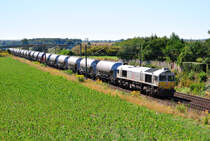 077 012 der MEG mit Kesselwagen bei Zschortau am 31.08.2016.
