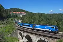ÖBB 1216 249 mit RJ 71 von Praha hl.n. nach Graz Hbf, Wolfsbergkogel, 31.08.2016. 