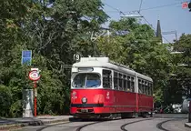 E1 4556 als Linie 9 in der Haltestelle Simonygasse, 08.09.2016. 