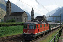 SBB: IR Locarno-Basel mit der Re 420 156-2 vor der prächtigen Kulisse der beiden Kirchen San Nicola und San Michele am 13. September 2016.
Foto: Walter Ruetsch