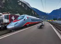 Ein ETR 610 der FS durchfährt als EC 25 (Zürich HB - Milano Centrale), den Bahnhof Erstfeld.
Aufgenommen am 20.7.2016.