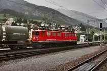 Ge 6/6 II 703  St. Moritz  steht mit einem Mischer in Richtung Chur, im Bahnhof Samedan.
Aufgenommen am 21.7.2016.