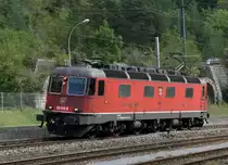 SBB: Die Re 6/6 11610  Spreitenbach  porträtiert mit der neuen Nummer 620 010-9 im Berner-Jura am 22. September 2016.
Foto: Walter Ruetsch