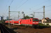 112 156 mit dem RE 7 nach Krefeld Hbf, aufgenommen vom S-Bahn-Haltepunkt Köln-Nippes.
Mittlerweile fahren Triebzüge des Unternehmens  National Express  auf dieser Linie.
Aufnahmedatum: 18.06.2010
