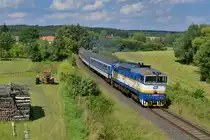 754 027 mit Os 7412 am 18.08.2016 bei Blizejov. 