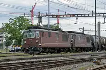 Doppeltraktion, mit den BLS Loks 425 170 und 425 191, durchfahren den Bahnhof Pratteln. Die Aufnahme stammt vom 16.09.2016.