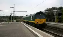 Die Class 66 PB17 von der Rurtalbahn-Cargo kommt als Lokzug aus Oberhausen-West nach Aachen-West und kommt aus Richtung Rheydt,Wickrath,Beckrath,Herrath,Erkelenz,Baal,Hückelhoven-Baal,Brachelen,,Lindern,Süggerrath,Geilenkirchen,Frelenberg,Zweibrüggen,Übach-Palenberg,Rimburg,Finkenrath,Hofstadt, und fährt  durch Herzogenrath in Richtung Kohlscheid,Richterich,Laurensberg,Aachen-West.
Aufgenommen vom Bahnsteig 2 in Herzogenrath. Am Nachmittag vom 15.9.2016. 