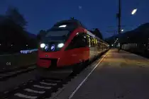 4024 122-6  Sonnenstadt Lienz  hält als S1 4245 (Friesach - Lienz), im Bahnhof Dellach im Drautal.
Die beiden Augen und der Mund auf der Front, stammen von der an diesem Tag stattgefundenen ÖBB-Veranstaltung  Märchenzug .

Der  Märchenzug  soll Kindergartenkindern das Zugfahren auf besondere Art schmackhaft machen und den heranwachsenden Kunden der Zukunft, bereits im Kindergartenalter die Vorteile einer Zugfahrt entsprechend  märchenhaft  zu präsentieren.

Aufgenommen am 29.9.2016.