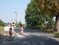 Was macht man wenn in einer Stunde erst wieder der nächste Zug kommt ? Ich jedenfalls nutzte die Zeit in Werneuchen um diesen Bahnübergang Richtung Wriezen,am 11.September 2016,zufotografieren.