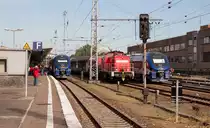  Geparkt  zwischen zwei polnischen Nahverkehrstriebwagen der zukünftig deutschen BR 632 wartete 298 327-8 mit einem Übergabezug in Berlin-Lichtenberg auf ihre Abfahrt. (22.09.16)