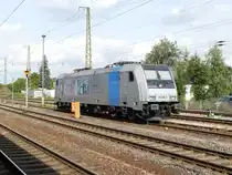 Railpool 185 680 mit Werbung für die FH Aachen wartet am 22.09.2016 auf dem Bahnhof Gößnitz auf neue Aufgaben.