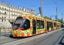 Straßenbahn der Linie 2 Richtung Sabines am 29.07.2016 im Stadtzentrum Montpellier.