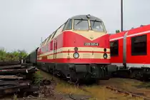 Die C’C‘ Lokomotive 228 321-6 der Cargo Logistik Rail-Service GmbH, Barleben (CLR) zu Gast beim 13. Eisenbahnfest in Berlin-Schöneweide am 17.09.2016.
Die Maschine wurde 1968 in der LKM Babelsberg unter der Fabriknummer 280125 gefertigt.

