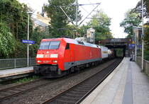 152 052-7 DB kommt aus Richtung Köln,Aachen-Hbf und fährt durch Aachen-Schanz mit einem Containerzug aus Verona(I) nach Antwerpen-Combinant(B) und fährt in Richtung Aachen-West. Aufgenommen vom Bahnsteig von Aachen-Schanz. 
An einem schönem Sommerabend am Abend vom 28.9.2016.