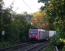 482 003-1 von der SBB Cargo  kommt aus Richtung Aachen-West mit einem Containerzug aus Genk-Zuid-Haven(B) nach Gallarate(I) und fährt durch Aachen-Schanz in Richtung Aachen-Hbf,Aachen-Rothe-Erde,Stolberg-Hbf(Rheinland)Eschweiler-Hbf,Langerwehe,Düren,Merzenich,Buir,Horrem,Kerpen-Köln-Ehrenfeld,Köln-West,Köln-Süd. Aufgenommen vom Bahnsteig von Aachen-Schanz.
An einem schönem Sommerabend am Abend vom 28.9.2016.