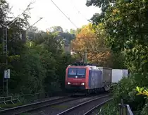 482 003-1 von der SBB Cargo  kommt aus Richtung Aachen-West mit einem Containerzug aus Genk-Zuid-Haven(B) nach Gallarate(I) und fährt durch Aachen-Schanz in Richtung Aachen-Hbf,Aachen-Rothe-Erde,Stolberg-Hbf(Rheinland)Eschweiler-Hbf,Langerwehe,Düren,Merzenich,Buir,Horrem,Kerpen-Köln-Ehrenfeld,Köln-West,Köln-Süd. Aufgenommen vom Bahnsteig von Aachen-Schanz.
An einem schönem Sommerabend am Abend vom 28.9.2016.