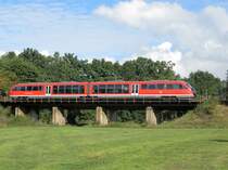 642 076/576 verlässt am 09.10.16 den Bahnhof in Roth und macht sich auf den Weg nach Hilpoltstein. Frisch aus Kassel (15.08.16) mit neuem Kleid und der Aufschrift Mittelfrankenbahn. 