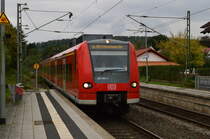 RE 3 nach Mannheim bei der Durchfahrt in Neckargerach. 
8.10.2016