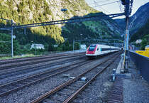 Ein RABDe 500 durchfährt als ICN 886 (Lugano - Zürich HB) den Bahnhof Göschenen.
Aufgenommen am 19.7.2016.