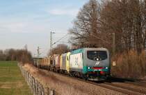 E 412 004 und ES 64 U2 - 011 (TXLogistic) mit einem G�terzug bei Gro�karolinenfeld (06.03.2007)