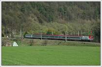 OEC 156  Zagreb  von Zagreb Glavni Kolod. �ber Graz nach Wien wurde am 5.4.2007 von der neuesten Werbemaschine 1016 047  Wiener St�dtische  bespannt. Die Aufnahme entstand am Abend im letzten Licht kurz vor Bruck a.d. Mur.