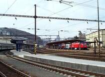 Bratislava Hlavna Stanica (Hauptbahnhof), aufgenommen am 18.03.2007, auf Gleis 6 steht die �sterreichische 2016 028-9  Hercules  mit einen CityShuttle-Wendezug nach Marchegg - Wien. Ein Wasserkran f�r Dampfloks ist auch noch vorhanden (rechts).