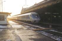 IR 2112 Von Konstanz nach Stralsund am 14.02.99 im Hbf Erfurt. Zuklok war 101 041.Dieser Wagen besa� sogar noch die Bugklappe.