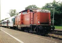 212 301 am 04.07.01 im Bahnhof Ebenhausen. Sie kam von und f�hrt nach Gem�nden(Main).