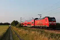Mit einem RE (Offenburg - Müllheim (Baden)) fuhr am 11.06.2015 die 146 112-8  Baden Württemberg erfahren  in der Abendsonne südlich von Buggingen ihrem Ziel entgegen.