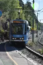 OSLO (Provinz Oslo), 07.09.2016, Wagen 108 als Linie 19 nach Majorstuen bei der Einfahrt in die Haltestelle Ekebergparken