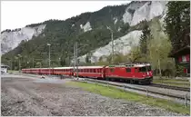 RE1752 mit Ge 4/4 II 613  Domat/Ems  in VVersam-Safien. (13.10.2016)