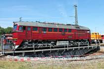 120 274-6 (220 274-6) am 14.06.2015 vom Bahnbestriebswerk Arnstadt historisch e.V. zu Besuch zum Sommerfest vom DB Museum Koblenz Lützel und präsentiert sich auf der dortigen Drehscheibe.