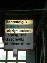Historischer Zugzielanzeiger eines Bahnsteiges in Leipzig, im Eisenbahnmuseum Leipzig (15.10.2016). 