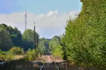 Blick auf den Bahnhof Raeren. Damals war dort ein wichtiger Knotenpunkt. Heute ist dort nicht mehr viel von zu erkennen. Die natur erobert sich ihr Gebiet wieder zurück.  Die Strecke wird von einem Verein gehalten und gepflegt. Die Strecke ist betrieblich gesperrt wodurch keine Fahrten möglich sind. 

Raeren 08.10.2016